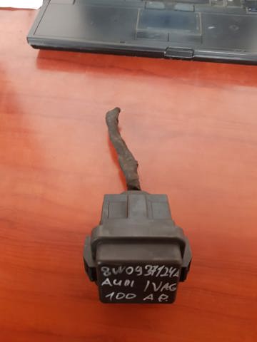 Блок предохранителей и реле 8W0937124A VAG