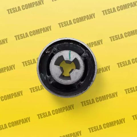 104435800A TESLA Сайлентблок переднего нижнего рычага купить в Кривой Рог