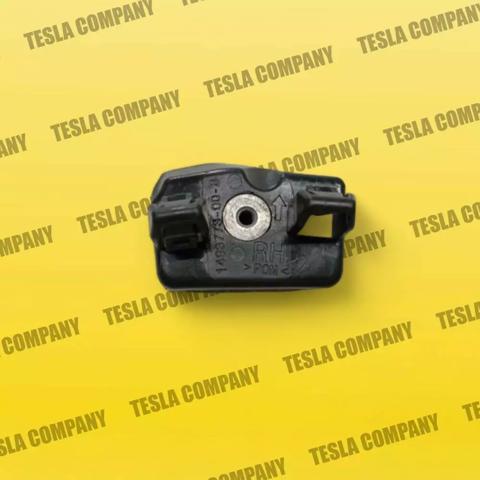 TESLA 149377300B Кронштейн бампера переднего правый в наличии Каменское