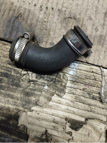 Трубка отвода картерных газов 058103493A VAG