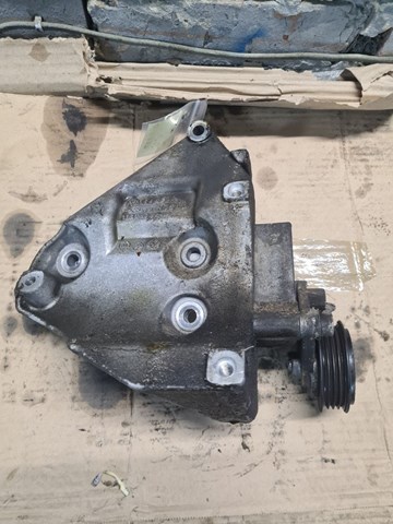 Кронштейн компрессора кондиционера 06B260885D VAG