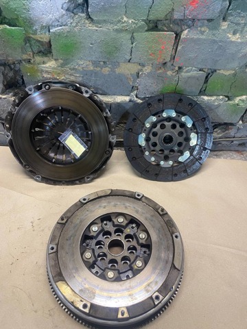 Демпферный маховик 415025610 OPEL