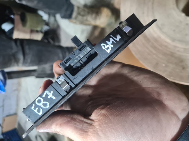 6935534 BMW Кнопка включения мотора стеклоподъемника передняя правая купить в Харьков