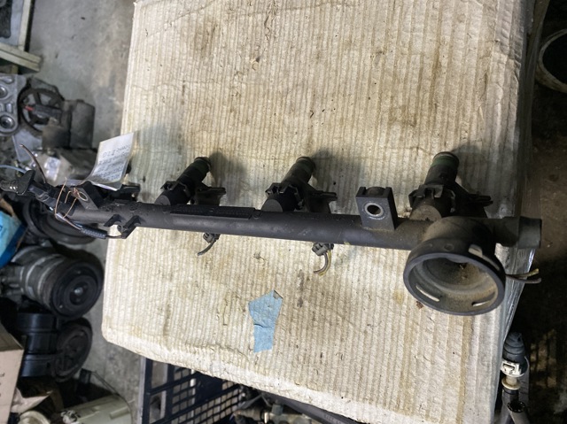 Распределитель топлива (рампа) 7700107405 RENAULT