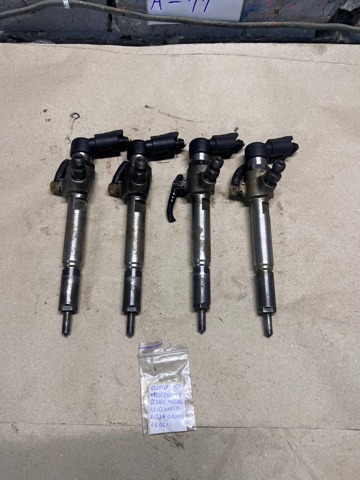 Форсунка впрыска топлива 8200380253 NISSAN