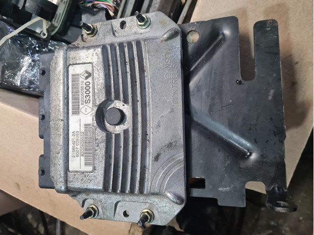 Электронный блок управления двигателем 8200509516 RENAULT