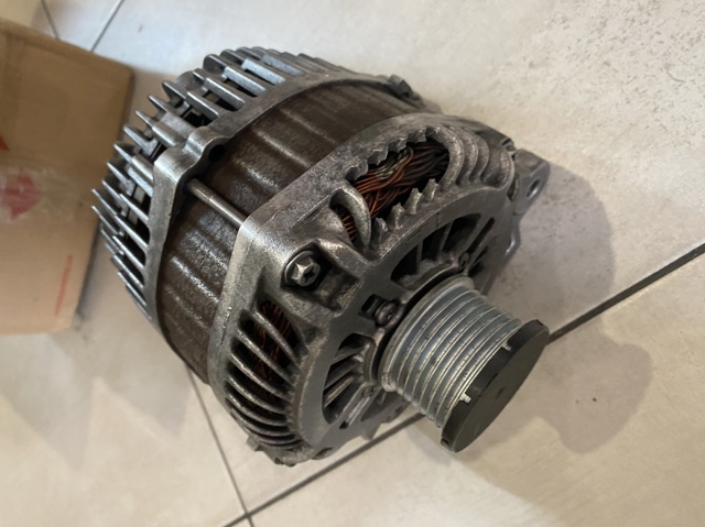 Генератор автомобильный 8200654789 NISSAN