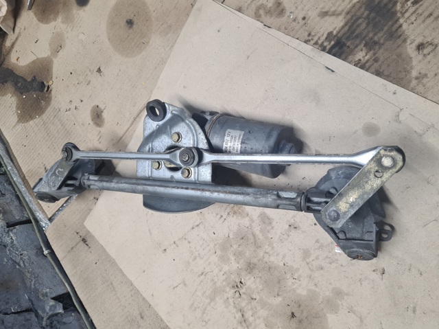 Мотор стеклоочистителя передний 851100D020 TOYOTA