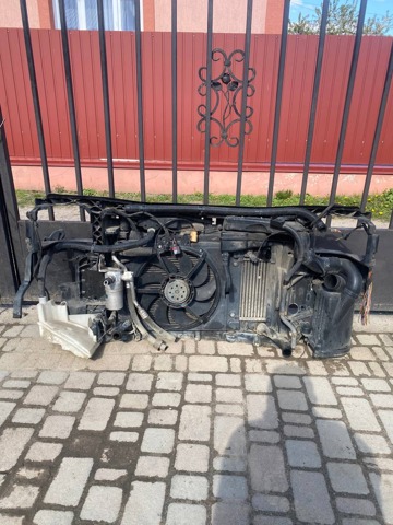 VAG 8Z0805594B Рамка радиатора в наличии Киев