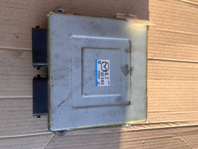 ЭБУ двигателем L82318881D MAZDA