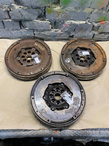 Демпферный маховик R2A116610B MAZDA