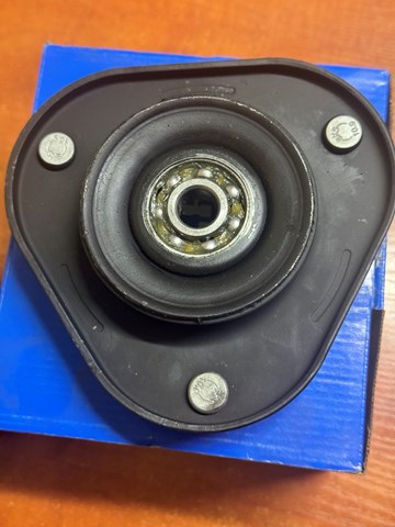 SKF VKDC81118T Опора переднего амортизатора в наличии Ужгород