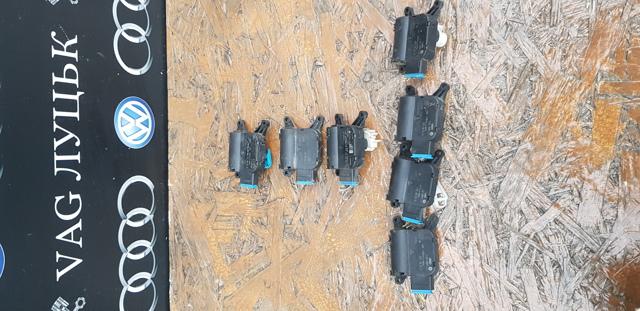 Привод системы автоматического управления отопителем 0132801363 VAG