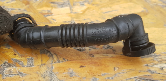03G103493D VAG Патрубок вентиляции картера (маслоотделителя) купить в Ровно