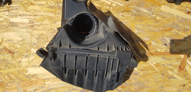 VAG 03G133837 Корпус воздушного фильтра в наличии Чернигов