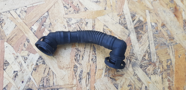 Шланг вентеляции картера 03L103493 VAG