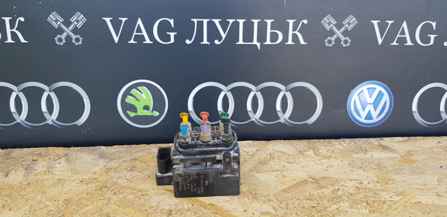 Блок клапанов регулируемой подвески 15152400082 VAG