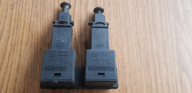 Выключатель жабка стоп-сигнала Volkswagen Transporter T5