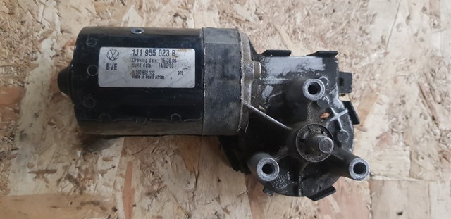 Мотор стеклоочистителя передний Volkswagen Golf II
