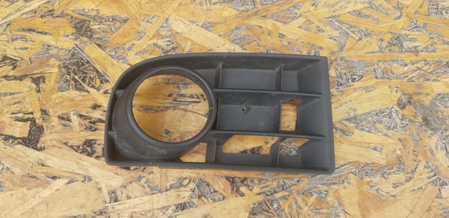 Заглушка противотуманки передней правой 1K0853666C VAG