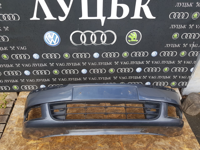 Бампер передний 1Z0807221M VAG