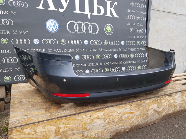 Бампер задний 1Z9807421F VAG