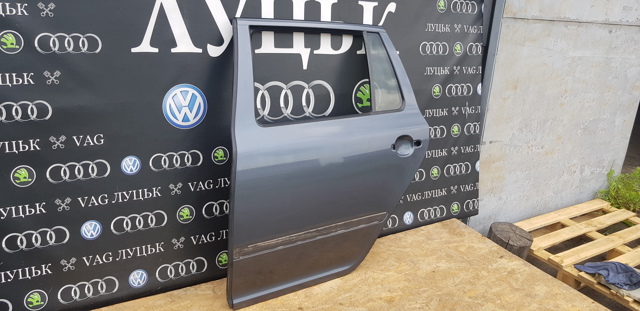 Дверь пассажирская задняя левая Skoda Octavia 2 A5