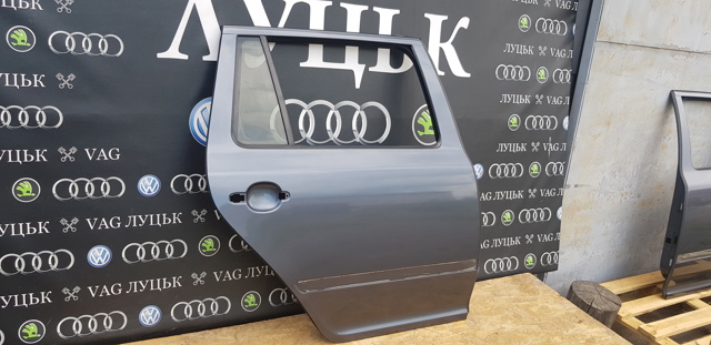 Задняя правая дверь 1Z9833056 VAG