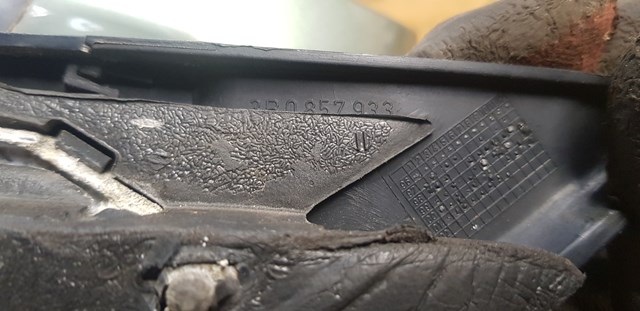 VAG 3B0857933 Уплотнитель зеркала к двери левый в наличии Павлоград
