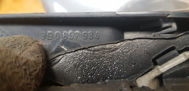 3B0857934 VAG Уплотнитель зеркала к двери правый купить в Киев