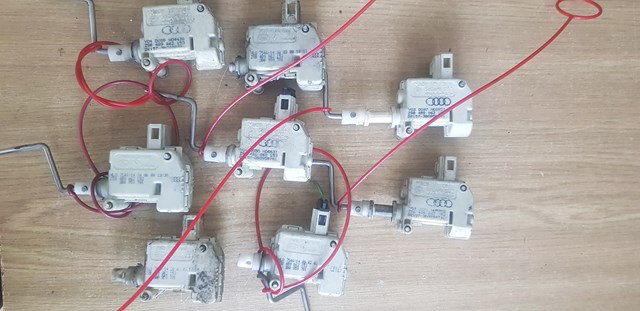 Мотор открытия замка багажника 3B0959781 VAG