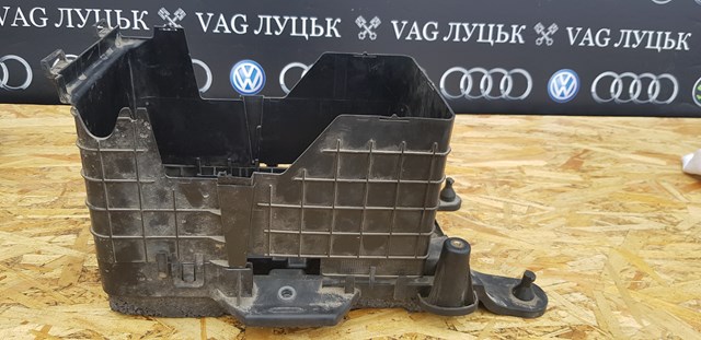 3C0915335 Полка под аккумулятор купить Кривой Рог