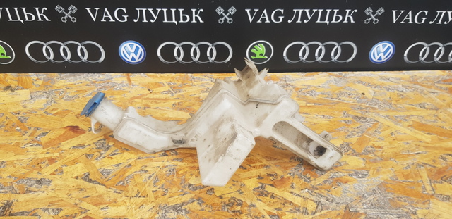 Бачок омывателя лобового стекла 3C0955453J VAG