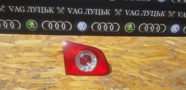 Задняя левая внутренняя фара 3C9945093 VAG
