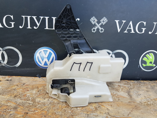 Дверной замок передний правый 3D1837016 VAG