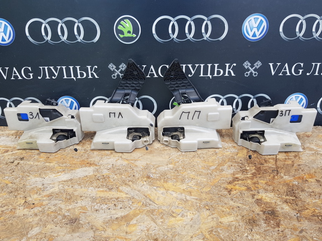 Замок задней левой двери 3D4839015 VAG