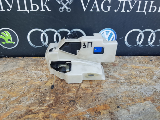 Замок задней правой двери  3D4839016 VAG