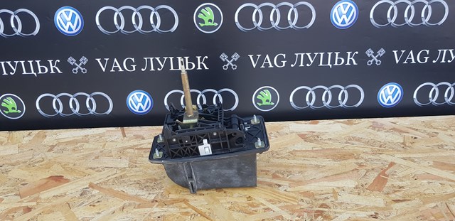 Селектор коробки передач 4B0713041S VAG