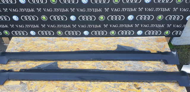 VAG 4B0853859 Накладка (молдинг) порога наружная левая в наличии Павлоград