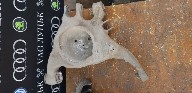 Рычаг задней подвески нижний, правый 4F0505312L VAG