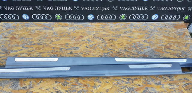 VAG 4F9853859 Накладка (молдинг) порога наружная левая в наличии Чернигов