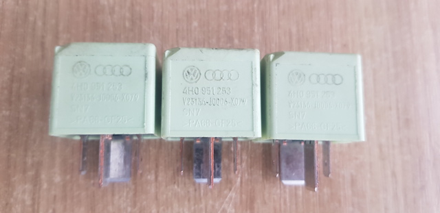 Реле топливного насоса 4H0951253 VAG