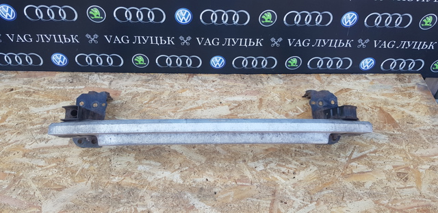 Буфер бампера переднего 4L0807113 VAG