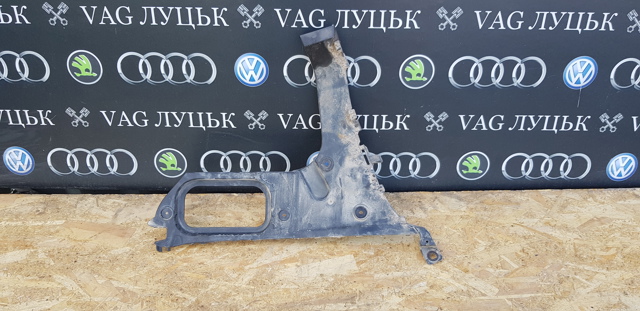 Направляющая заднего бампера, правая 4L0807454A VAG