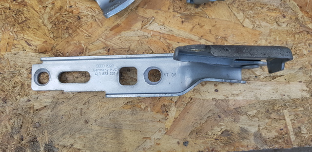 Завес капота, левый 4L0823301 VAG