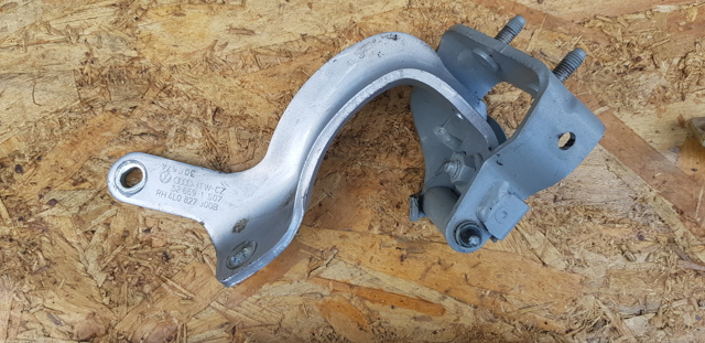 Петля задней багажной, 3/5 -ой двери 4L0827300B VAG