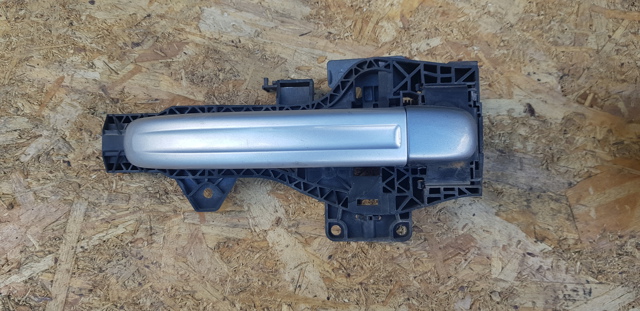 Держатель наружной ручки двери, задней левой 4L0839885 VAG