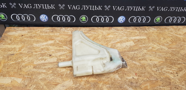 Бачок стеклоомывателя 4L0955453 VAG