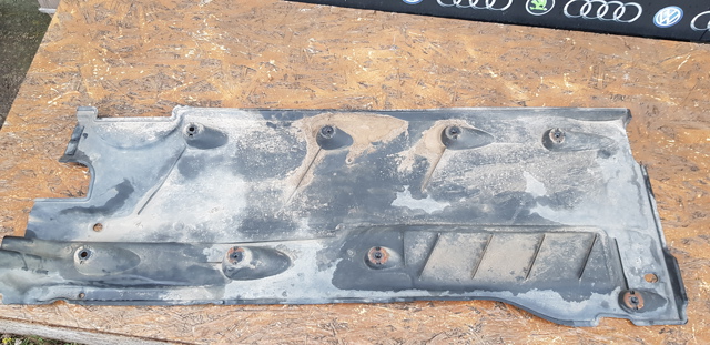 VAG 5N0825202 Защита днища правая в наличии Павлоград