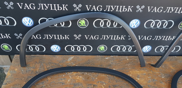 VAG 5N0854820B Расширитель (накладка) арки заднего крыла правый в наличии Павлоград